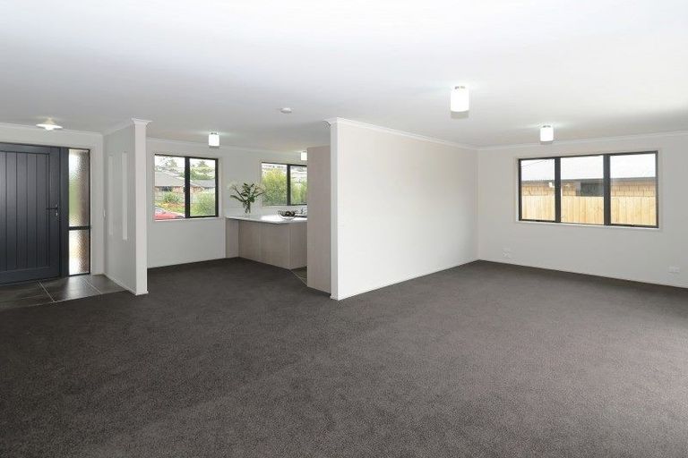 Photo of property in 4 Max Landing, Grandview Heights, Hamilton, 3200