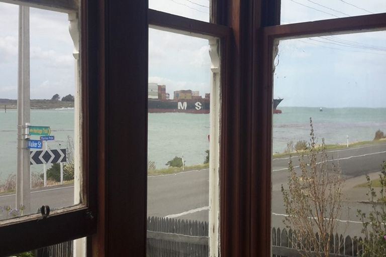 Photo of property in 174 Marine Parade, Bluff, 9814