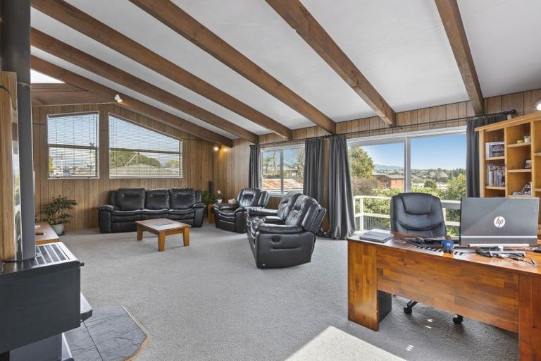 Photo of property in 41 Discovery Place, Marfell, New Plymouth, 4310