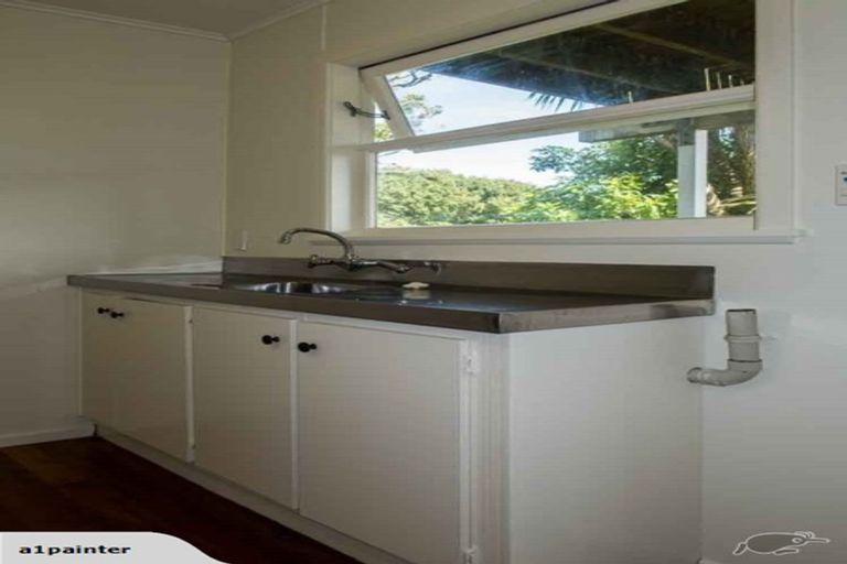 Photo of property in 30a Collier Avenue, Karori, Wellington, 6012