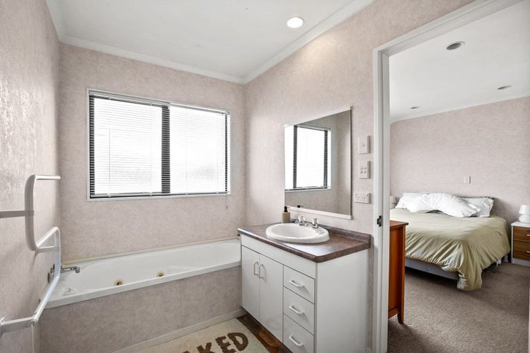 Photo of property in 1/41 Ngaio Street, Strandon, New Plymouth, 4312