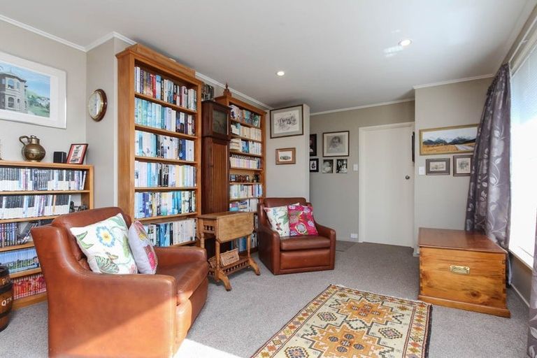 Photo of property in 48 Scott Avenue, Mangere Bridge, Auckland, 2022
