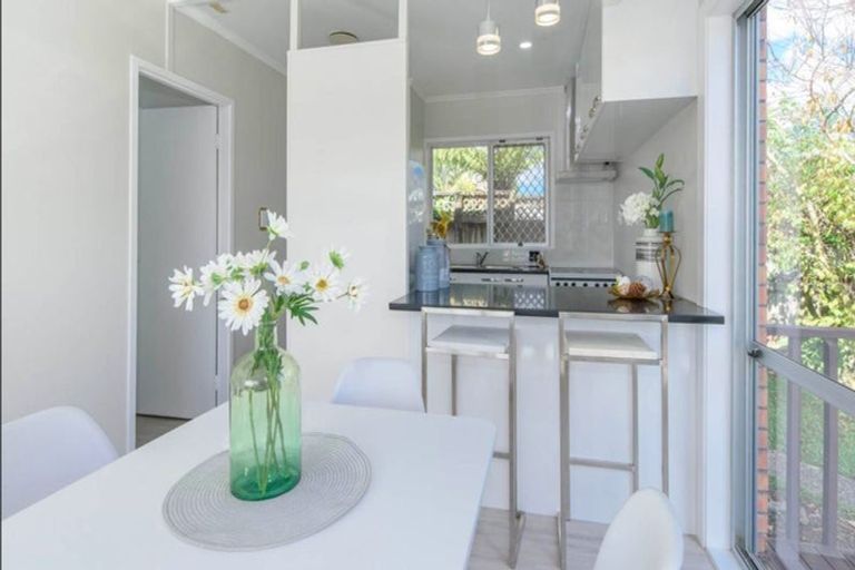 Photo of property in 3/16 Northall Road, New Lynn, Auckland, 0600