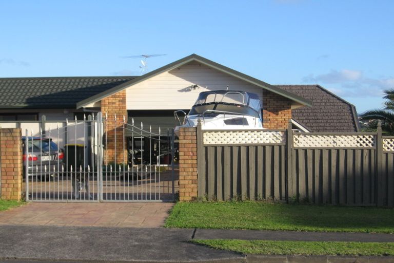 Photo of property in 1 Ferntree Terrace, West Harbour, Auckland, 0618