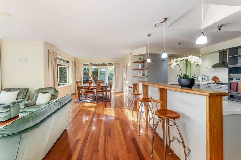 Photo of property in 52 Gemini Place, Kawaha Point, Rotorua, 3010