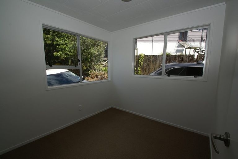 Photo of property in 2/19 Erica Road, Sunnynook, Auckland, 0620
