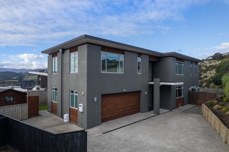 Photo of property in 35 Endeavour Drive, Whitby, Porirua, 5024