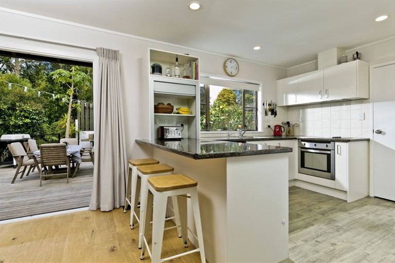 Photo of property in 14b South Lynn Road, Titirangi, Auckland, 0604