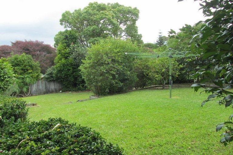 Photo of property in 2/76 Glenvar Road, Torbay, Auckland, 0630