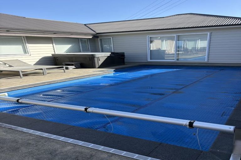 Photo of property in 7 Dorchester Place, Orewa, 0931