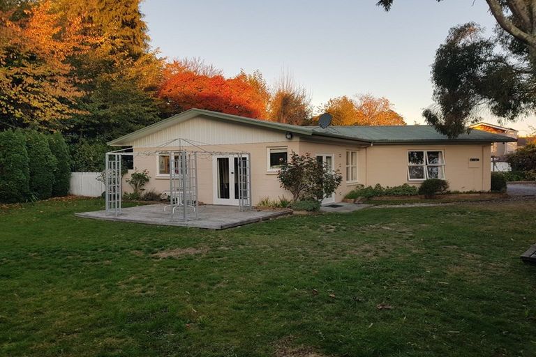 Photo of property in 10 Kowhai Road, Rainbow Point, Taupo, 3330