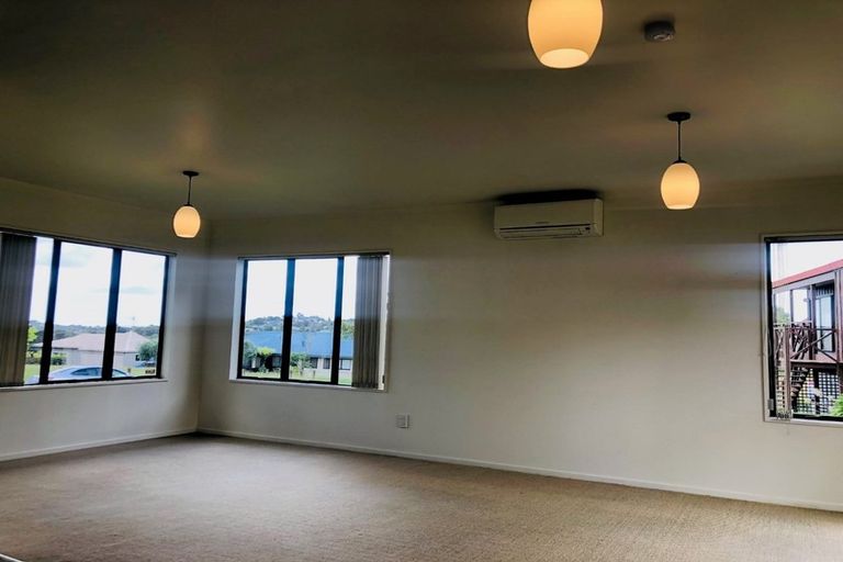 Photo of property in 26 Bronzewing Terrace, Unsworth Heights, Auckland, 0632