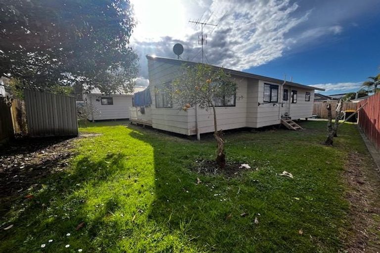 Photo of property in 2/20 Ocean View Road, Northcote, Auckland, 0627