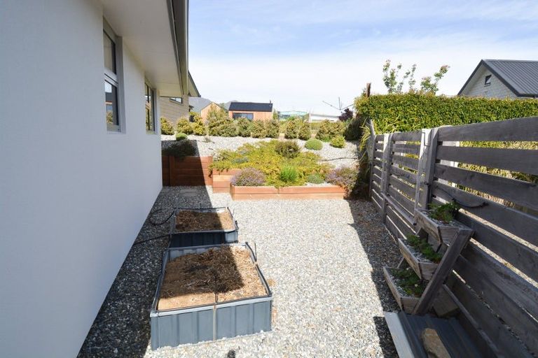 Photo of property in 4 Avalanche Place, Wanaka, 9305