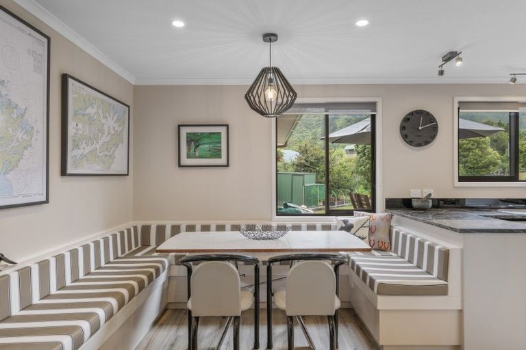 Photo of property in 6b Lady Cobham Grove, Anakiwa, Picton, 7281