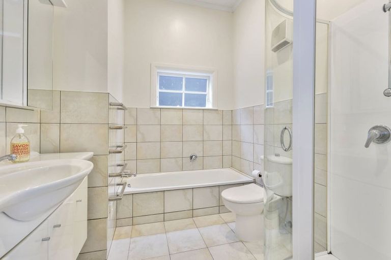 Photo of property in 71 Maida Vale Road, Roseneath, Wellington, 6011