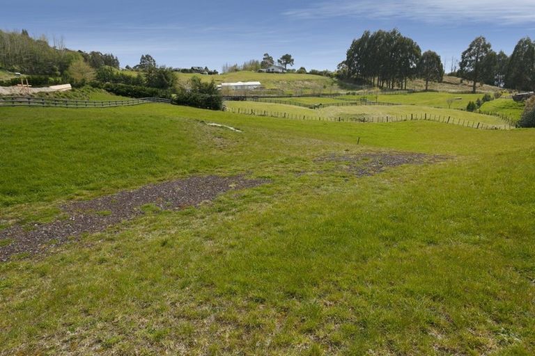 Photo of property in 2 Lochinvar Lane, Acacia Bay, Taupo, 3385