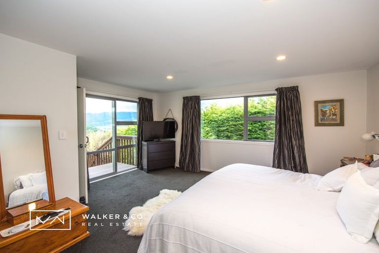 Photo of property in 29 Mcewen Crescent, Riverstone Terraces, Upper Hutt, 5018