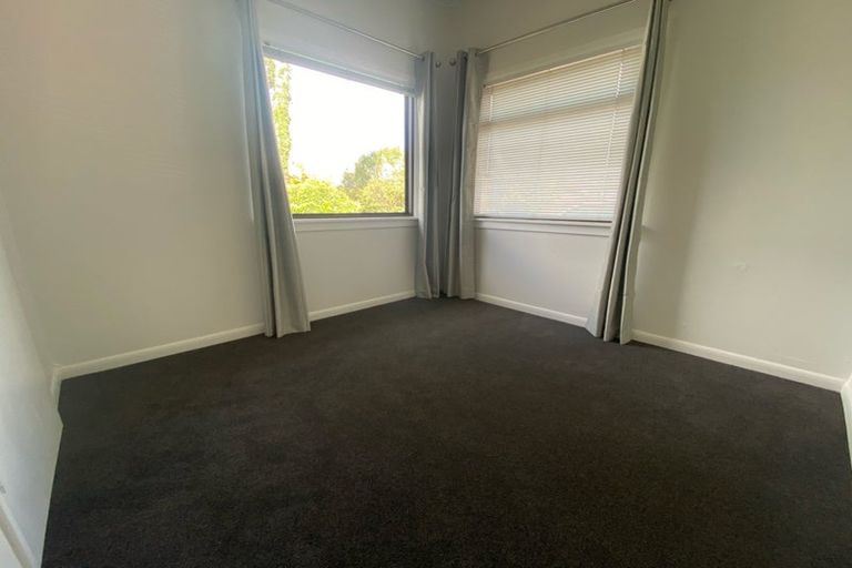 Photo of property in 43 Onewa Road, Northcote, Auckland, 0627