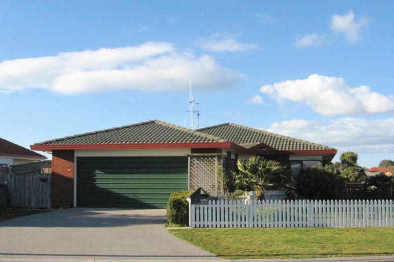 Photo of property in 2 Aldermen Avenue, Papamoa Beach, Papamoa, 3118