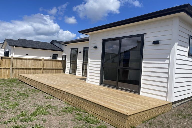 Photo of property in 19 Cronshaw Road, Karaka, 2113