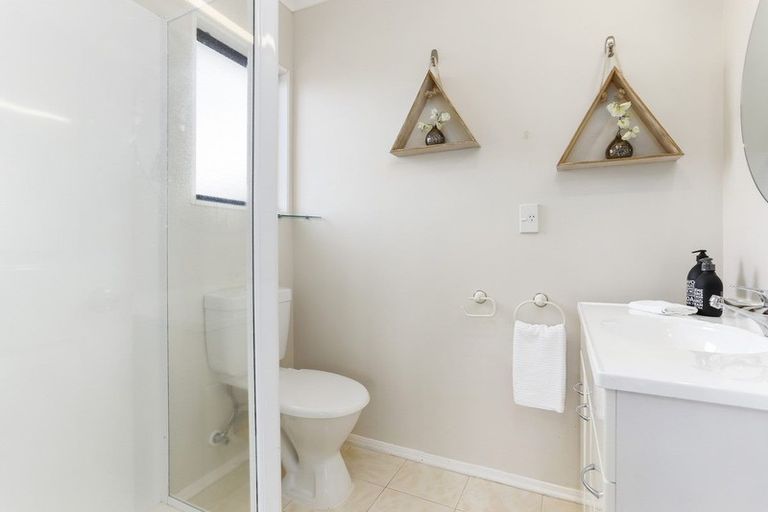 Photo of property in 7 Berkshire Terrace, Massey, Auckland, 0614