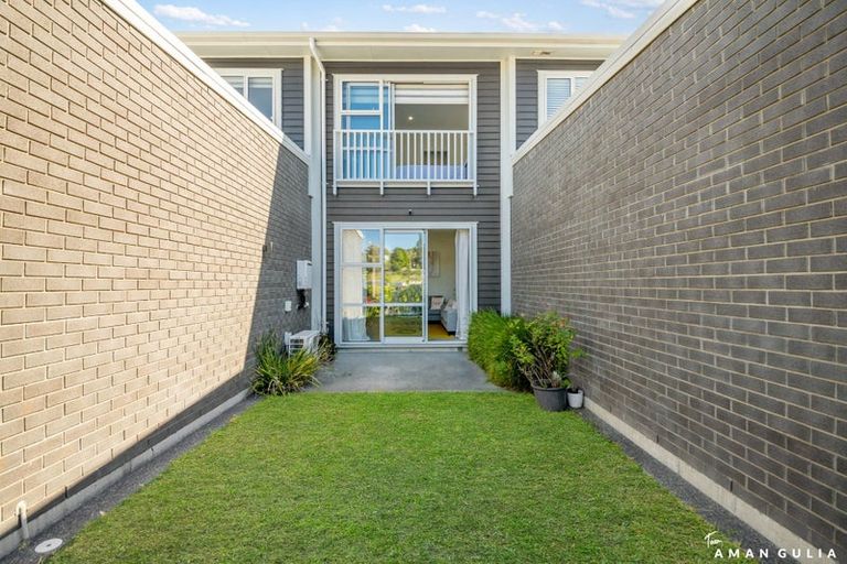 Photo of property in 72 Karepiro Drive, Stanmore Bay, Whangaparaoa, 0932