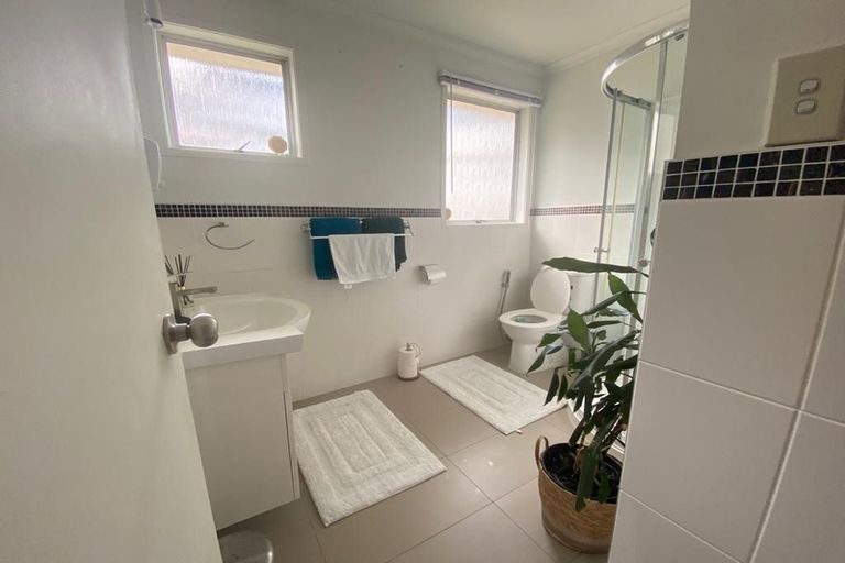 Photo of property in 34 Claverdon Drive, Massey, Auckland, 0614