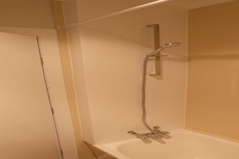 Photo of property in 31 Garden Road, Northland, Wellington, 6012