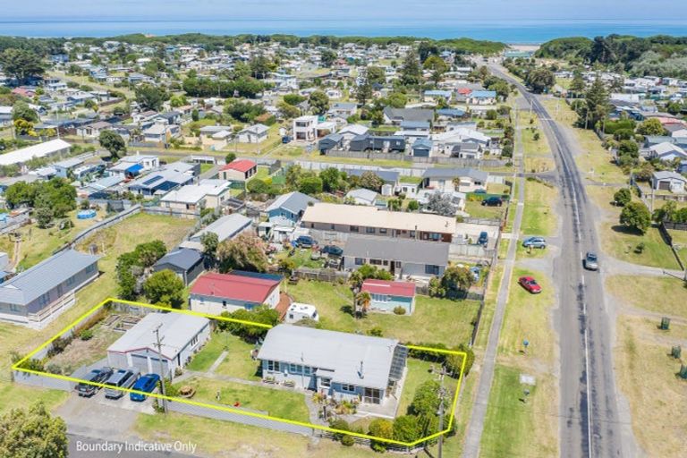 Photo of property in 63 Koputara Road, Himatangi Beach, Foxton, 4891