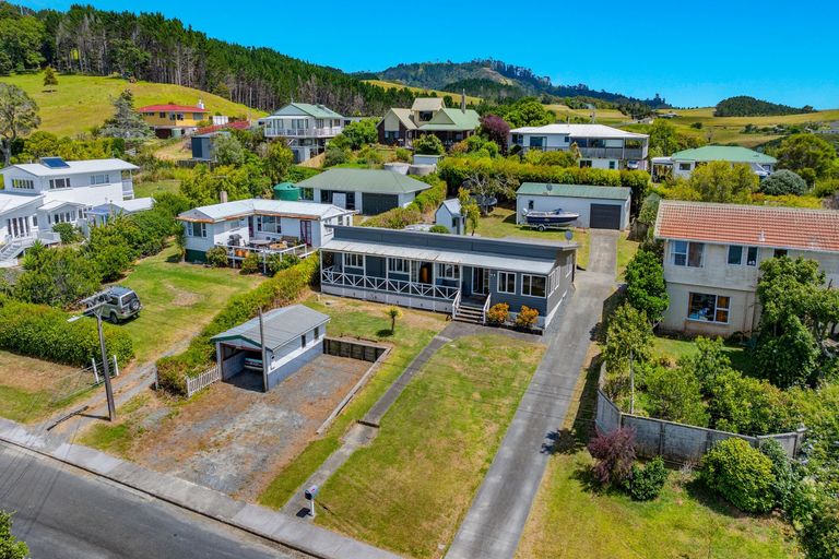 Photo of property in 16 Sea View Road, Leigh, 0985