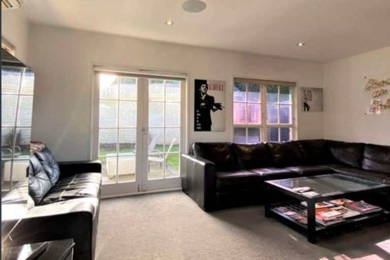 Photo of property in 3/220 East Coast Road, Forrest Hill, Auckland, 0620