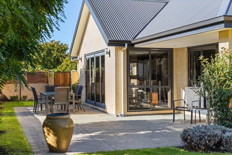 Photo of property in 27 Magnolia Drive, Springlands, Blenheim, 7201