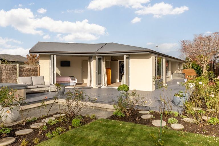 Photo of property in 36 Harrowdale Drive, Avonhead, Christchurch, 8042