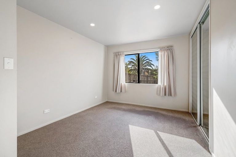 Photo of property in 13 Bronzewing Terrace, Unsworth Heights, Auckland, 0632