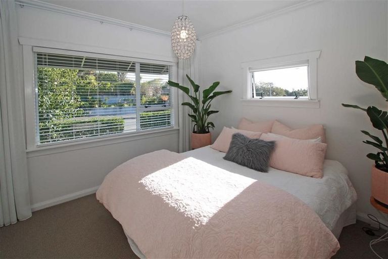 Photo of property in 81 Mangorei Road, Strandon, New Plymouth, 4312