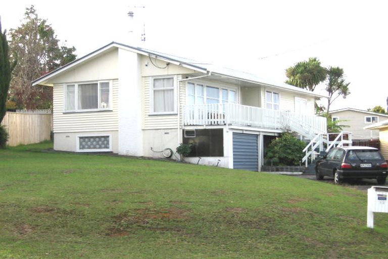 Photo of property in 12 Coniston Avenue, Te Atatu South, Auckland, 0610