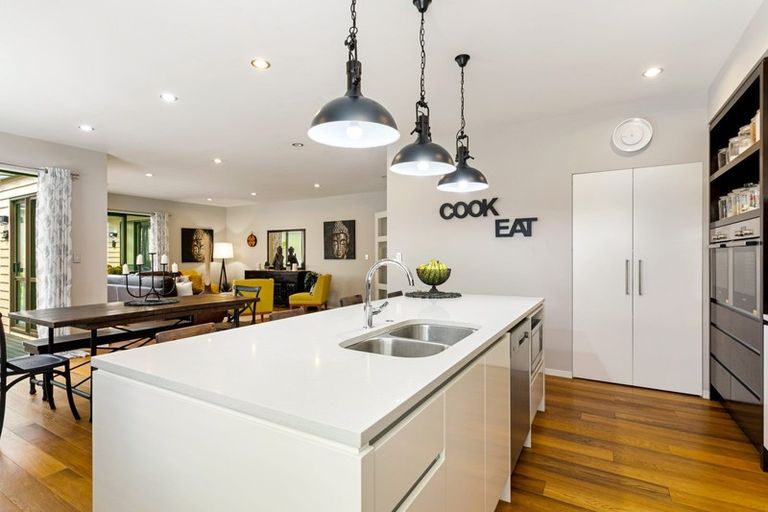 Photo of property in 16 Mural Place, Greenhithe, Auckland, 0632