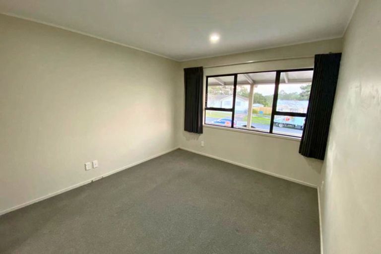 Photo of property in 24 West Harbour Drive, West Harbour, Auckland, 0618