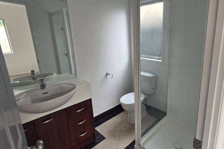 Photo of property in 48 Thornbury Crescent, East Tamaki Heights, Auckland, 2016