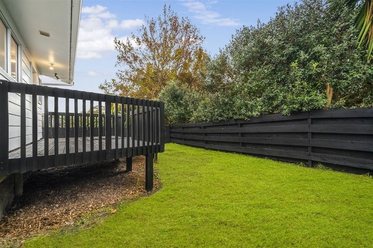 Photo of property in 2/11a Bayside Avenue, Te Atatu Peninsula, Auckland, 0610