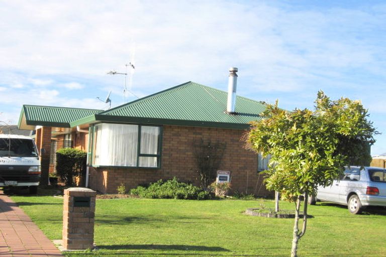 Photo of property in 20 Aldershot Place, Nawton, Hamilton, 3200