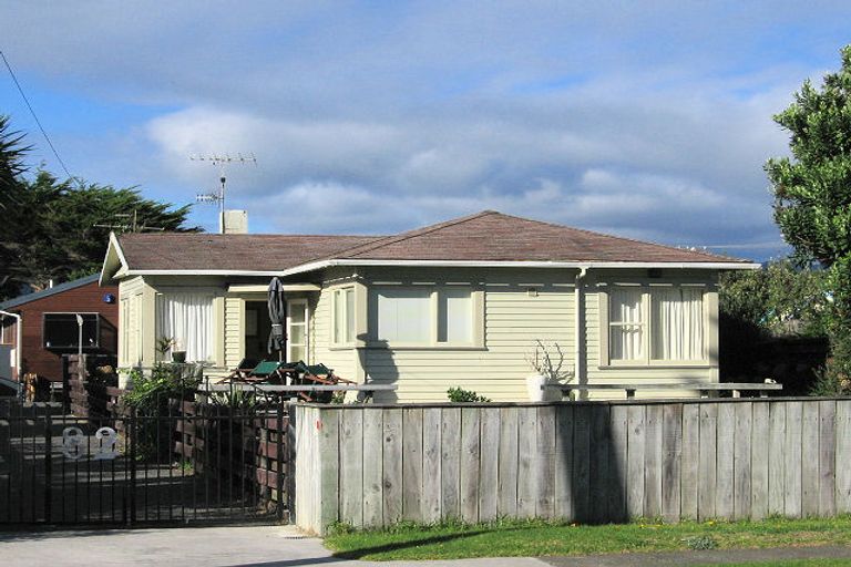 Photo of property in 82a Tutere Street, Waikanae Beach, Waikanae, 5036