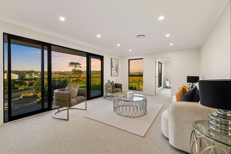 Photo of property in 32 Catalina Avenue, Rosehill, Papakura, 2113