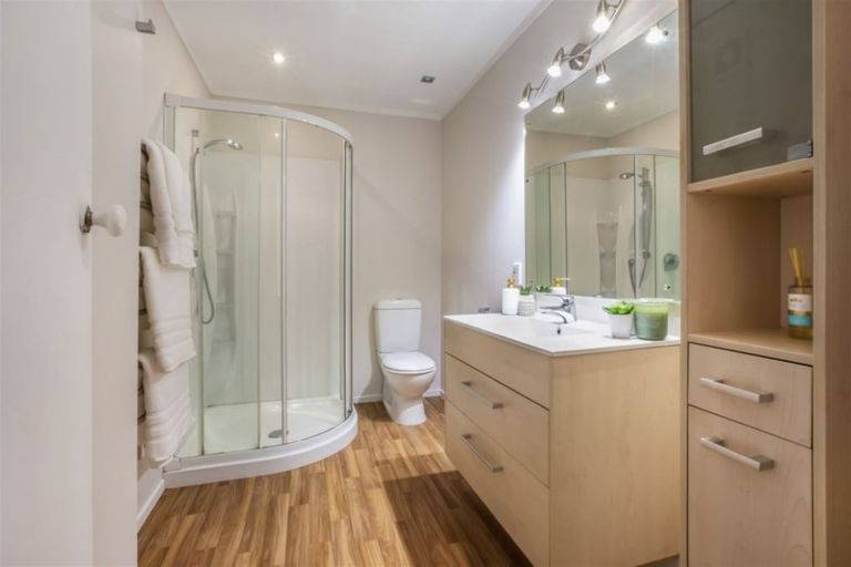 Photo of property in 14 Grays Road, Plimmerton, Porirua, 5026