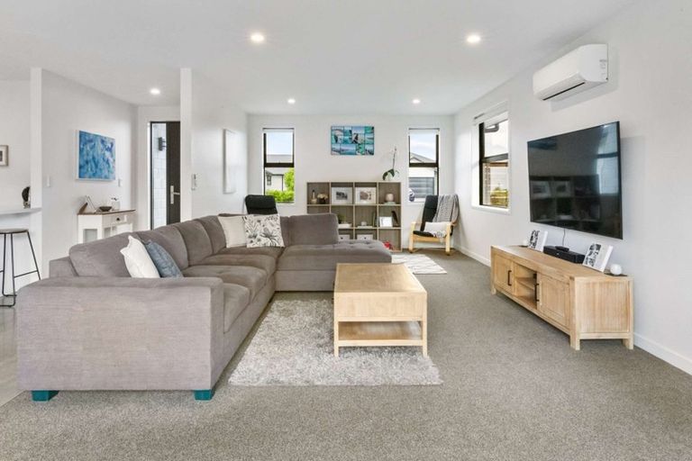 Photo of property in 26 Harding Drive, Papamoa Beach, Papamoa, 3118