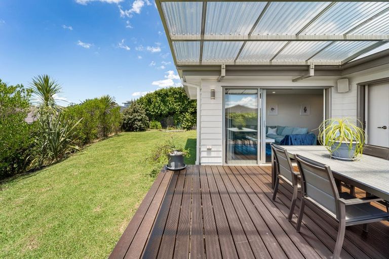 Photo of property in 22 Woodridge Drive, Stanmore Bay, Whangaparaoa, 0932