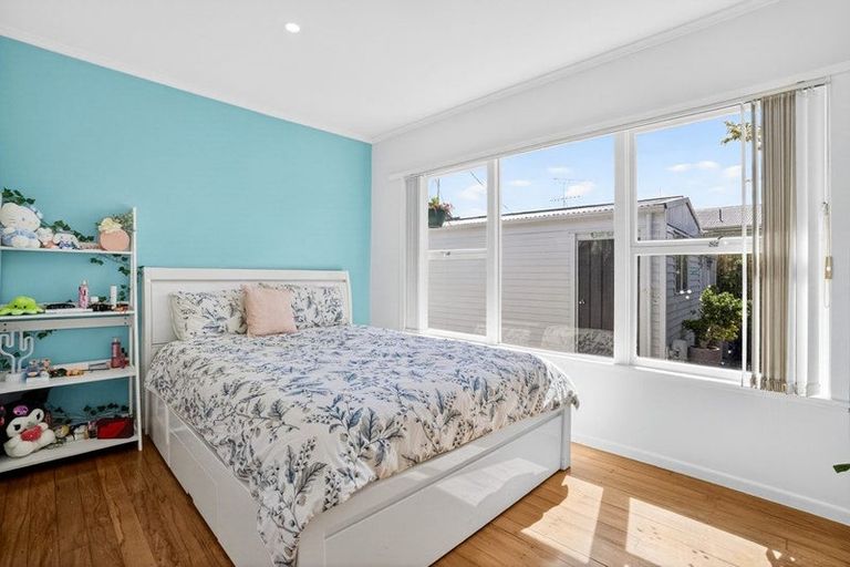 Photo of property in 1/7a Corunna Road, Milford, Auckland, 0620