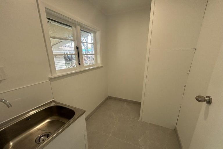 Photo of property in 1/16 Kaponga Crescent, New Lynn, Auckland, 0600