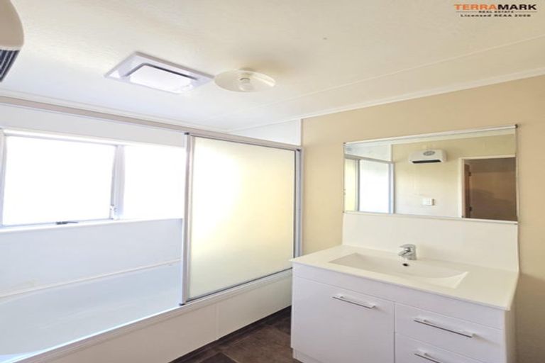 Photo of property in 1/23 Gemstone Drive, Birchville, Upper Hutt, 5018